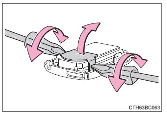 Toyota Auris: Pila de la electrónica - Tareas de mantenimiento que puede hacer usted mismo Mantenimiento y - Toyota Auris Manual del propietario